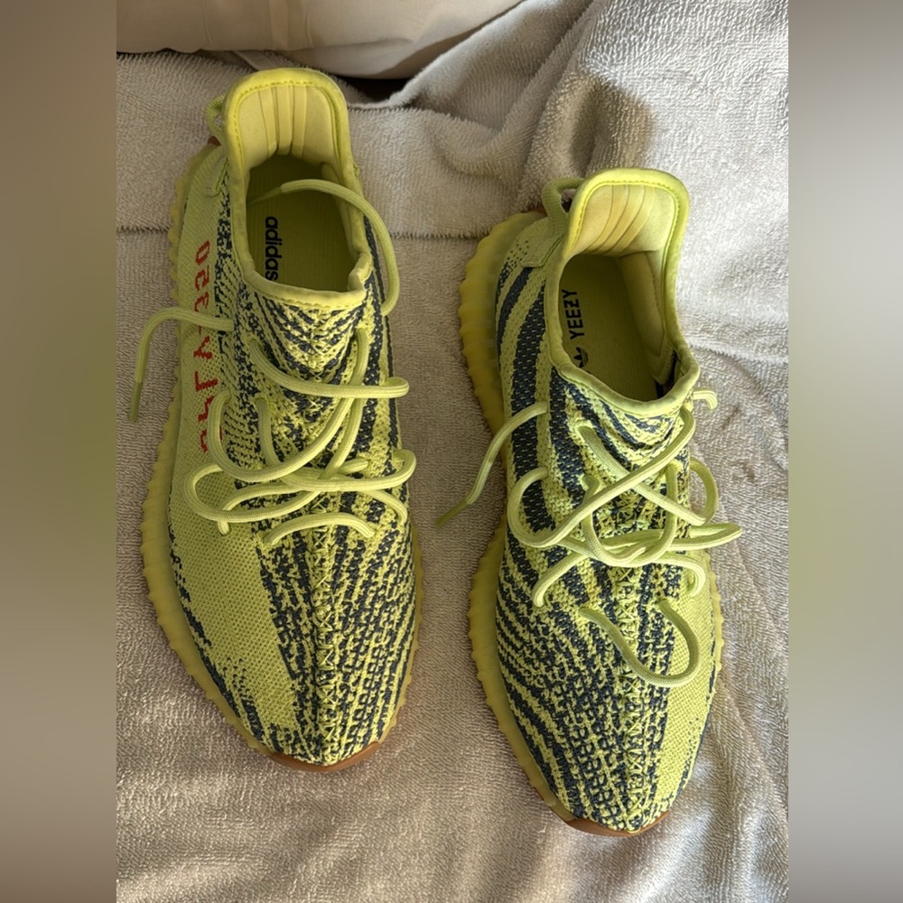 Used Yeezy. Size 10 does not come with box asking 130